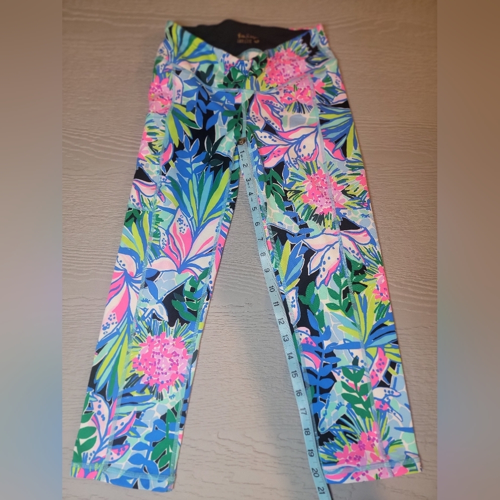 ♡ LILLY PULITZRR LUXLECTIC Floral Stretch Leggings Multi Pink & Blue SMALL B-17
